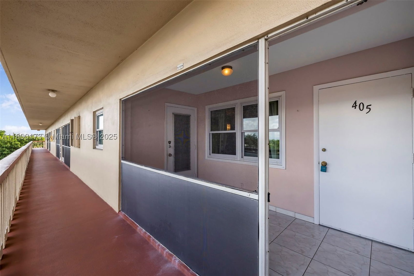 Real estate property located at 5300 Washington St U405, Broward, Beverly Hills Condo Numbe, Hollywood, FL