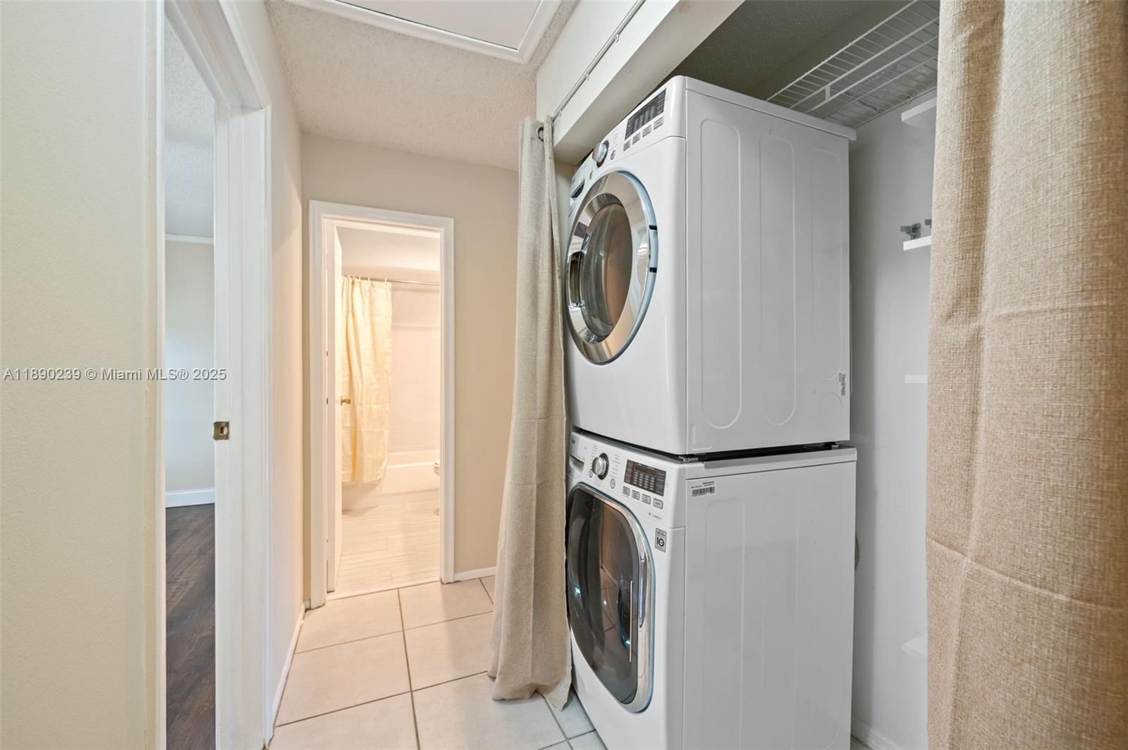 Real estate property located at 10863 30th Pl #384, Broward, North Lake Townhomes Cond, Sunrise, FL