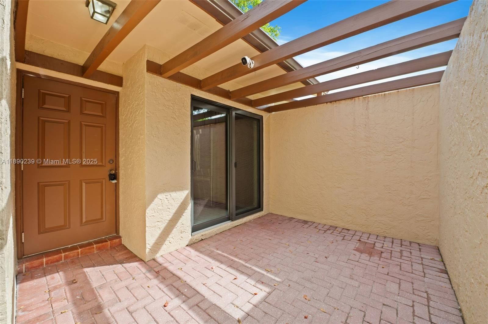 Real estate property located at 10863 30th Pl #384, Broward, North Lake Townhomes Cond, Sunrise, FL