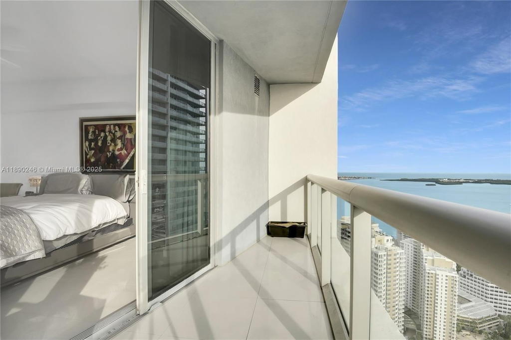 Real estate property located at 475 Brickell Ave #4711, Miami-dade, Iconbrickell Condo No 1, Miami, FL