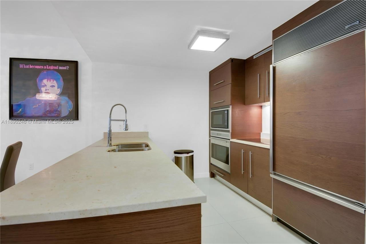 Real estate property located at 475 Brickell Ave #4711, Miami-dade, Iconbrickell Condo No 1, Miami, FL