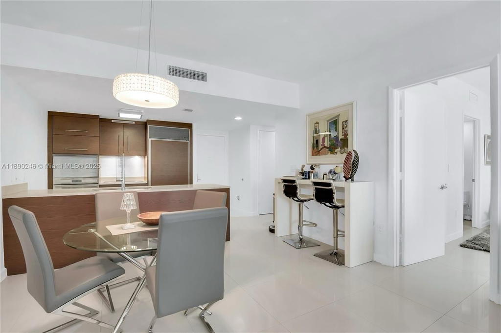 Real estate property located at 475 Brickell Ave #4711, Miami-dade, Iconbrickell Condo No 1, Miami, FL