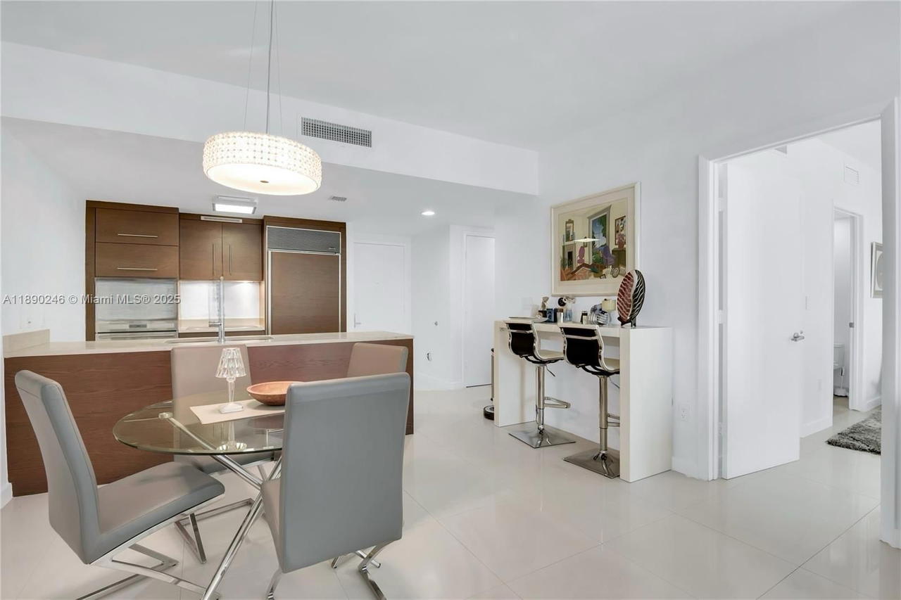 Real estate property located at 475 Brickell Ave #4711, Miami-dade, Iconbrickell Condo No 1, Miami, FL
