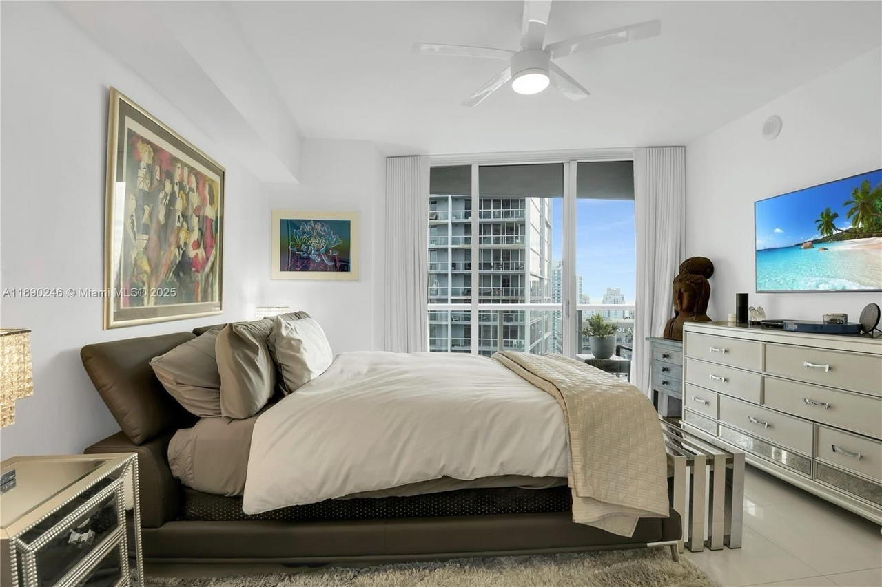 Real estate property located at 475 Brickell Ave #4711, Miami-dade, Iconbrickell Condo No 1, Miami, FL