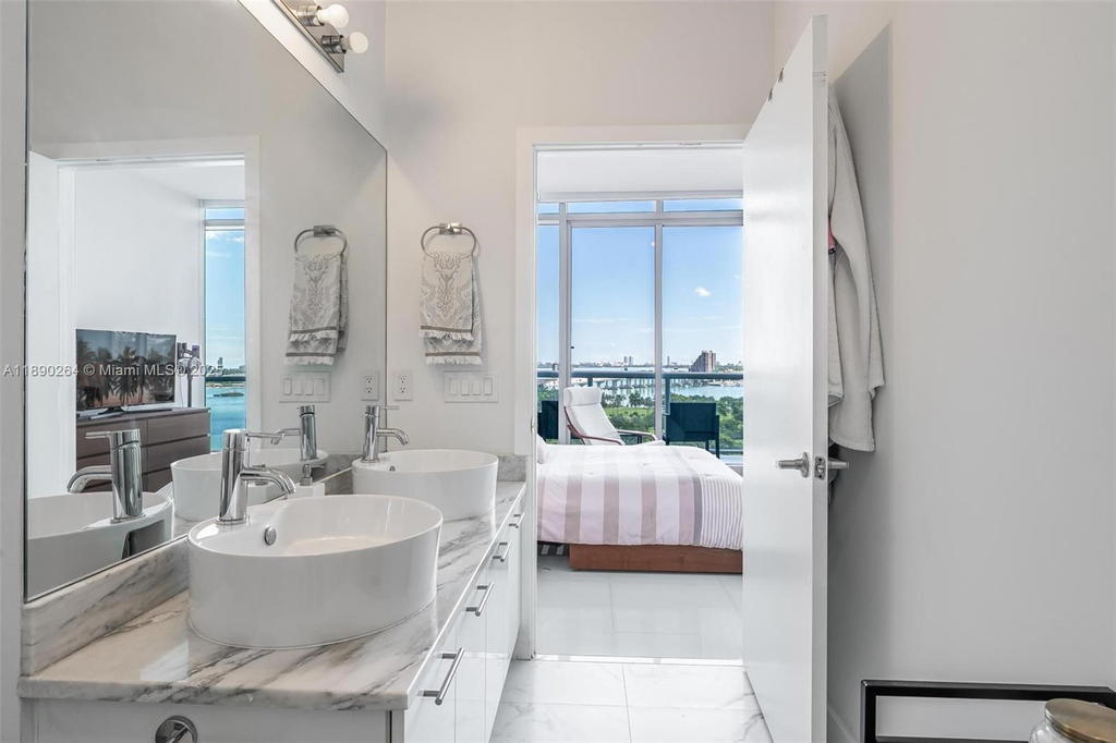 Real estate property located at 888 Biscayne Blvd #1210, Miami-dade, Marinablue Condo, Miami, FL