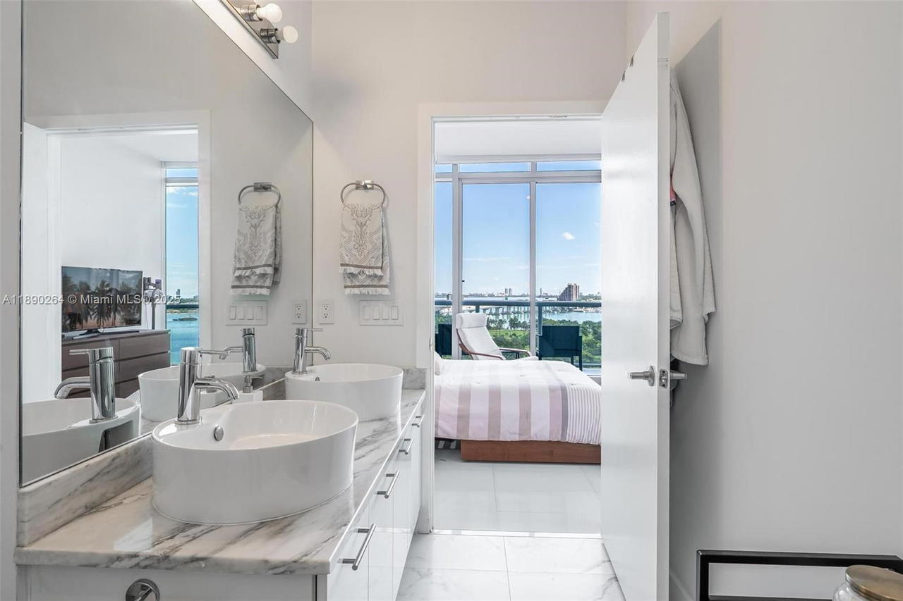 Real estate property located at 888 Biscayne Blvd #1210, Miami-dade, Marinablue Condo, Miami, FL