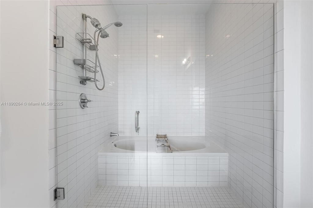 Real estate property located at 888 Biscayne Blvd #1210, Miami-dade, Marinablue Condo, Miami, FL