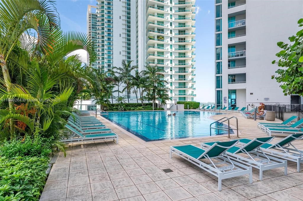 Real estate property located at 888 Biscayne Blvd #1210, Miami-dade, Marinablue Condo, Miami, FL