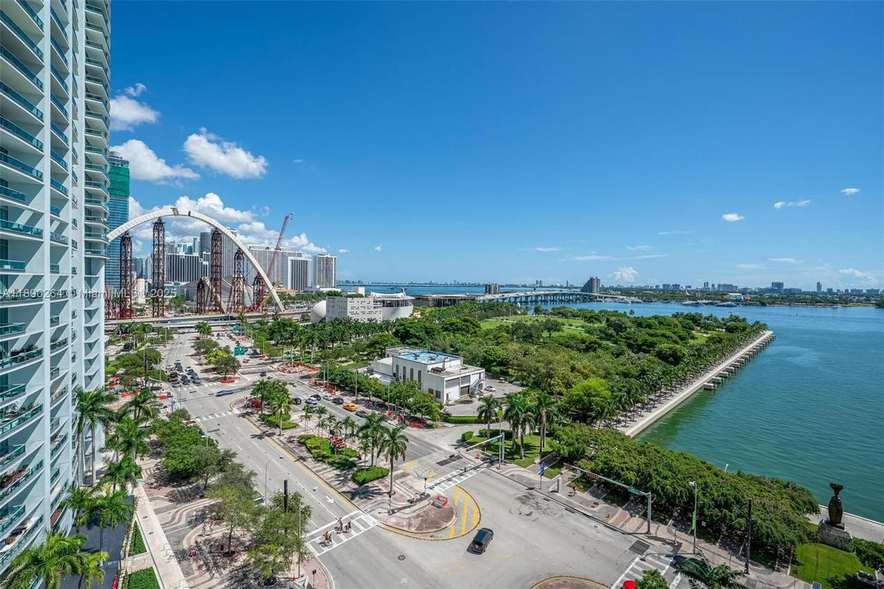 Real estate property located at 888 Biscayne Blvd #1210, Miami-dade, Marinablue Condo, Miami, FL