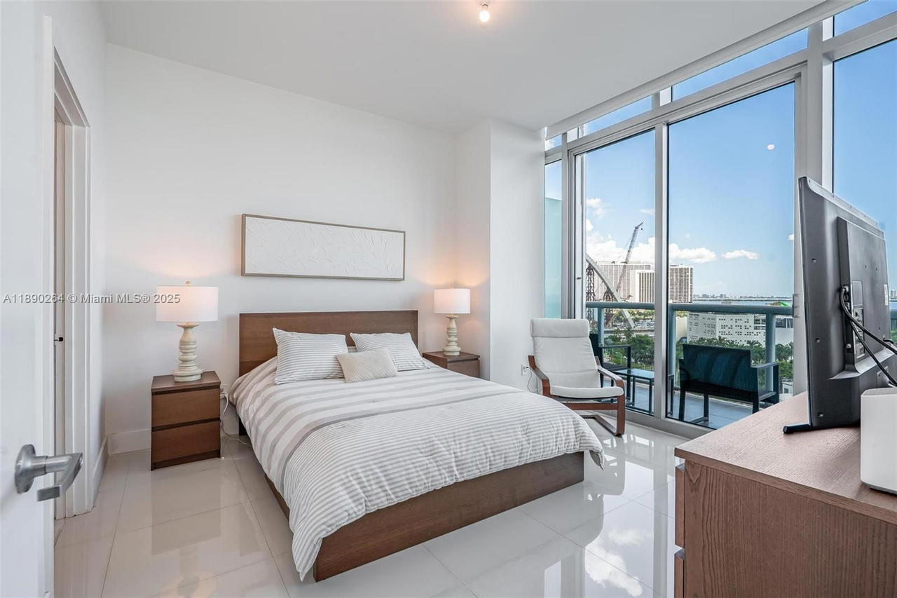 Real estate property located at 888 Biscayne Blvd #1210, Miami-dade, Marinablue Condo, Miami, FL