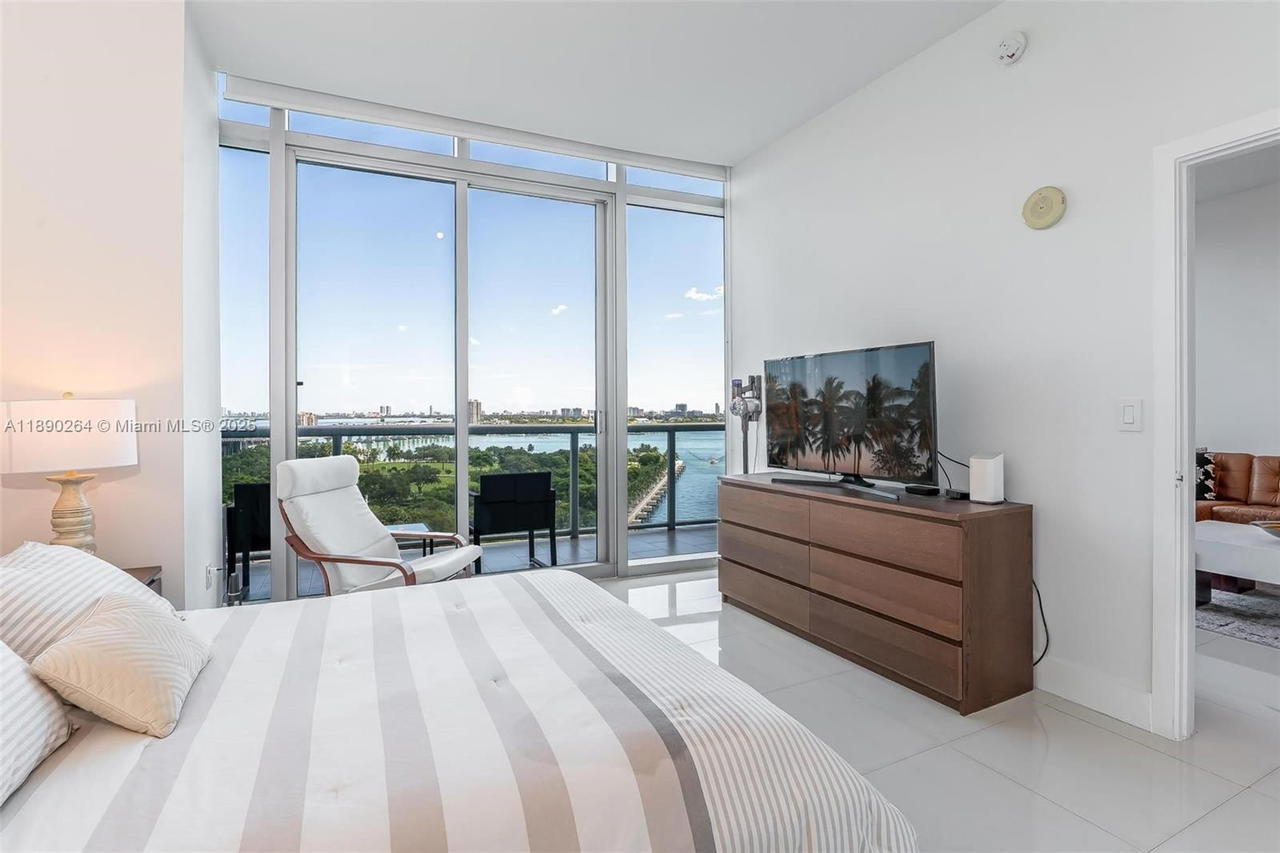 Real estate property located at 888 Biscayne Blvd #1210, Miami-dade, Marinablue Condo, Miami, FL