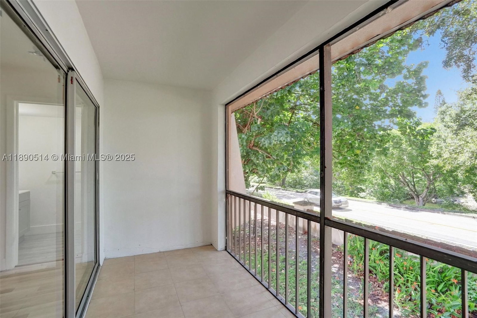 Real estate property located at 4026 Inverrary Dr #8A, Broward, Manors Townhouse 8-9 Cond, Lauderhill, FL