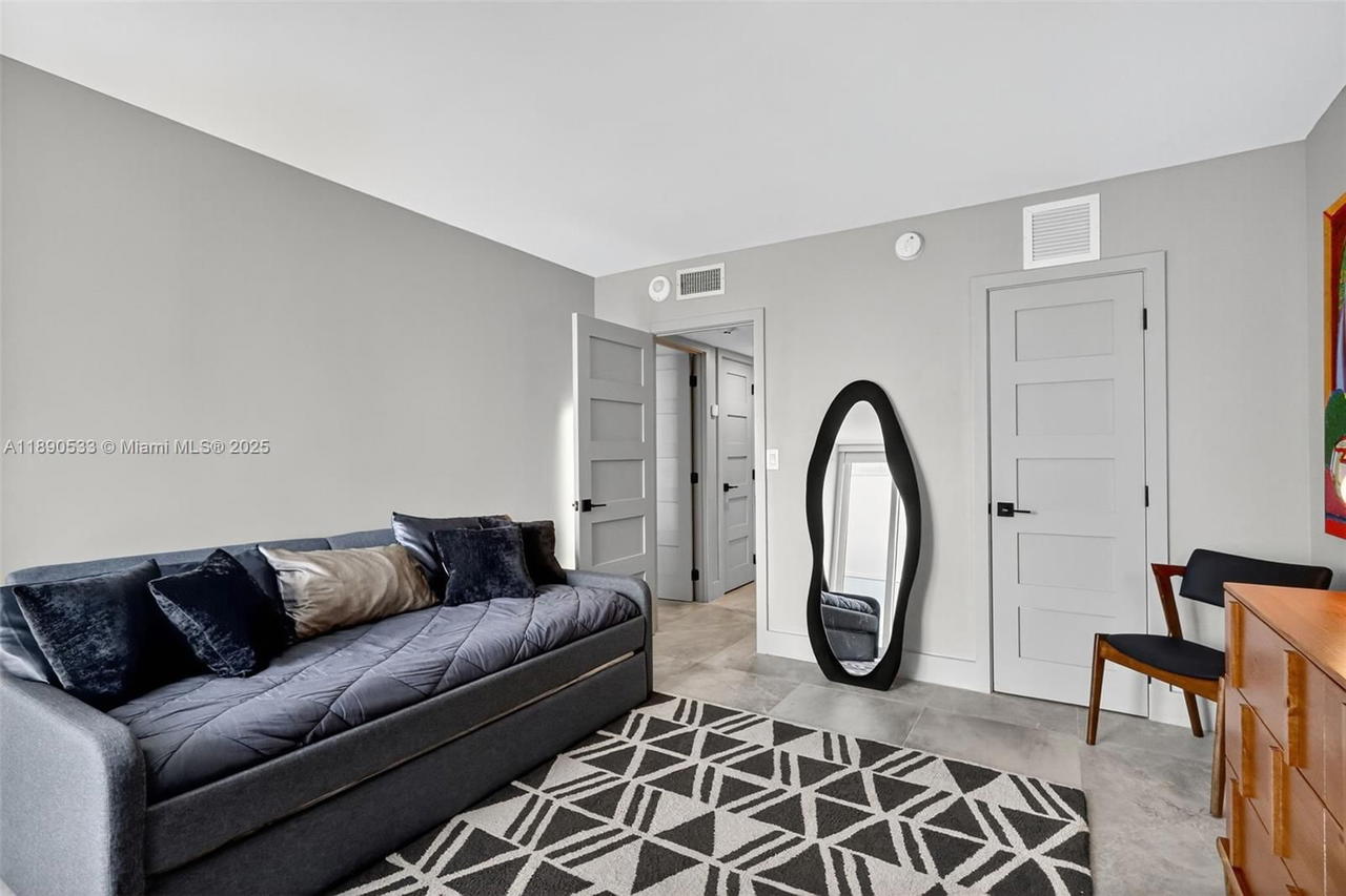 Real estate property located at 100 Bayview Dr #526, Miami-dade, Arlen House East Condo, Sunny Isles Beach, FL