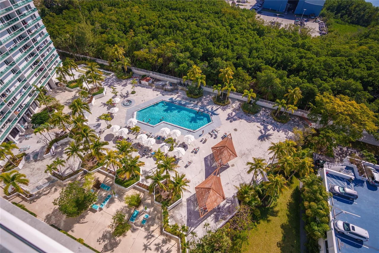 Real estate property located at 100 Bayview Dr #526, Miami-dade, Arlen House East Condo, Sunny Isles Beach, FL