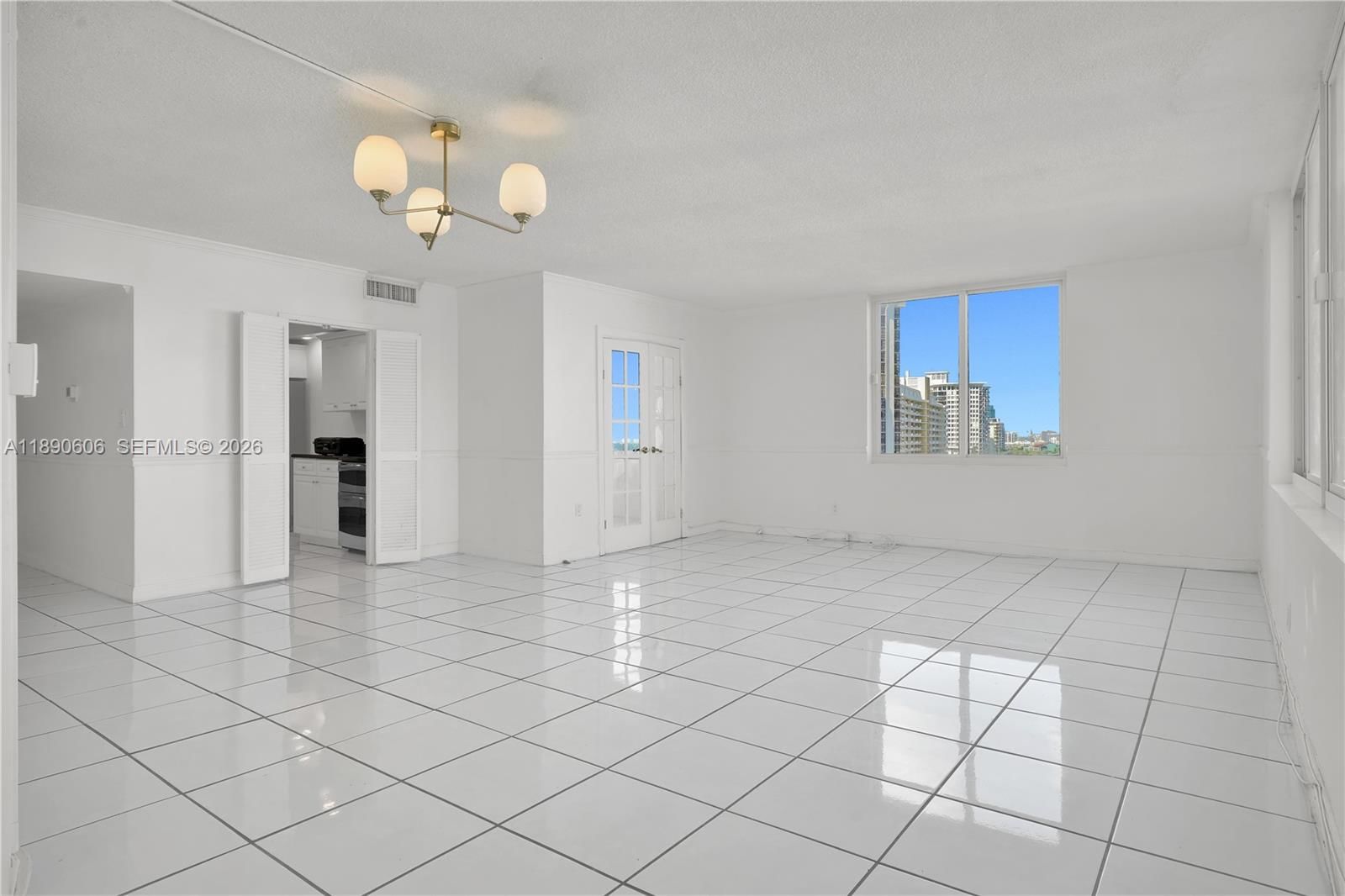 Real estate property located at 5401 Collins Ave #819, Miami-dade, The Carriage House Condo, Miami Beach, FL