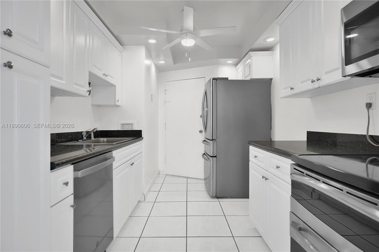 Real estate property located at 5401 Collins Ave #819, Miami-dade, The Carriage House Condo, Miami Beach, FL