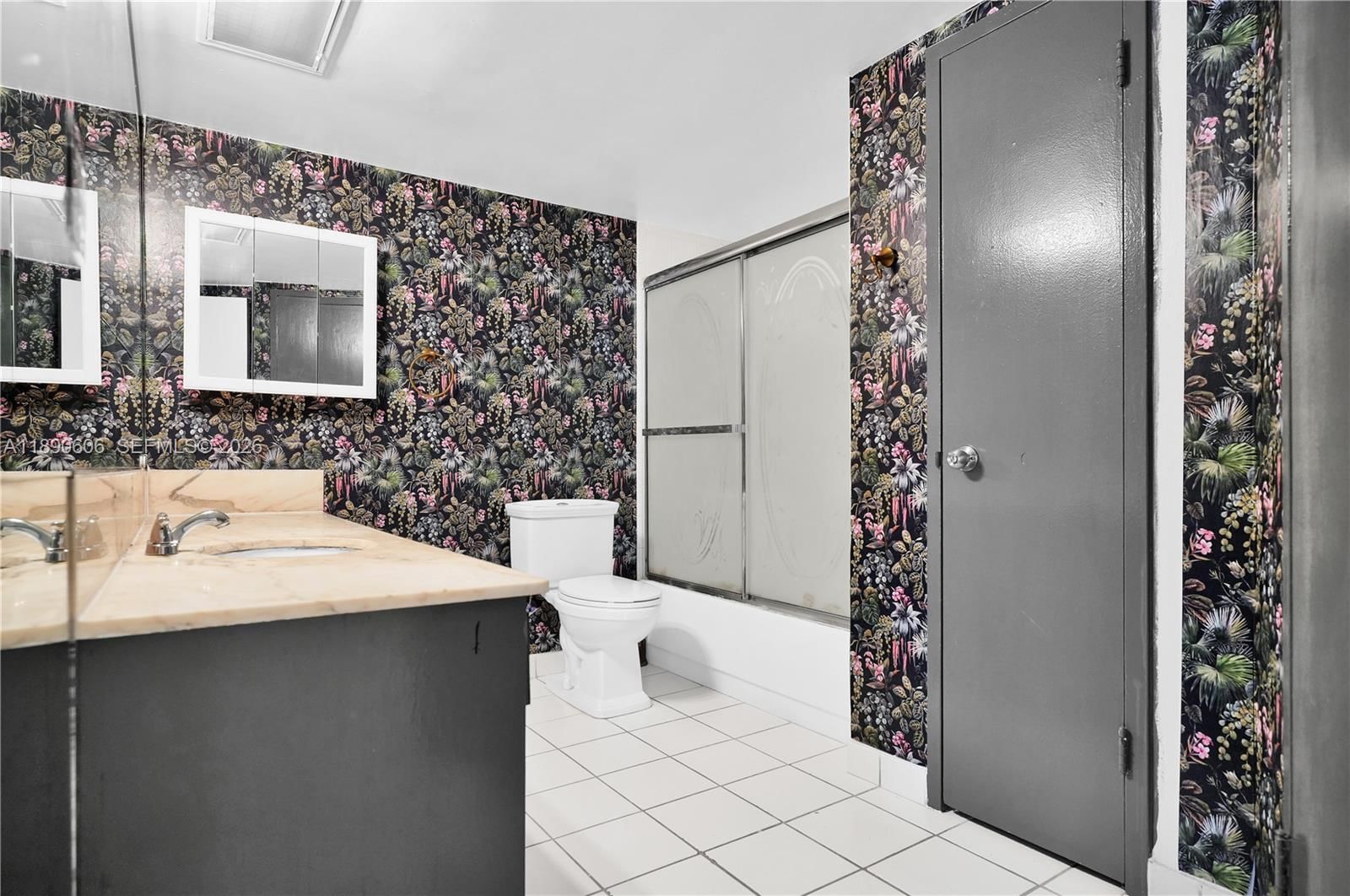 Real estate property located at 5401 Collins Ave #819, Miami-dade, The Carriage House Condo, Miami Beach, FL