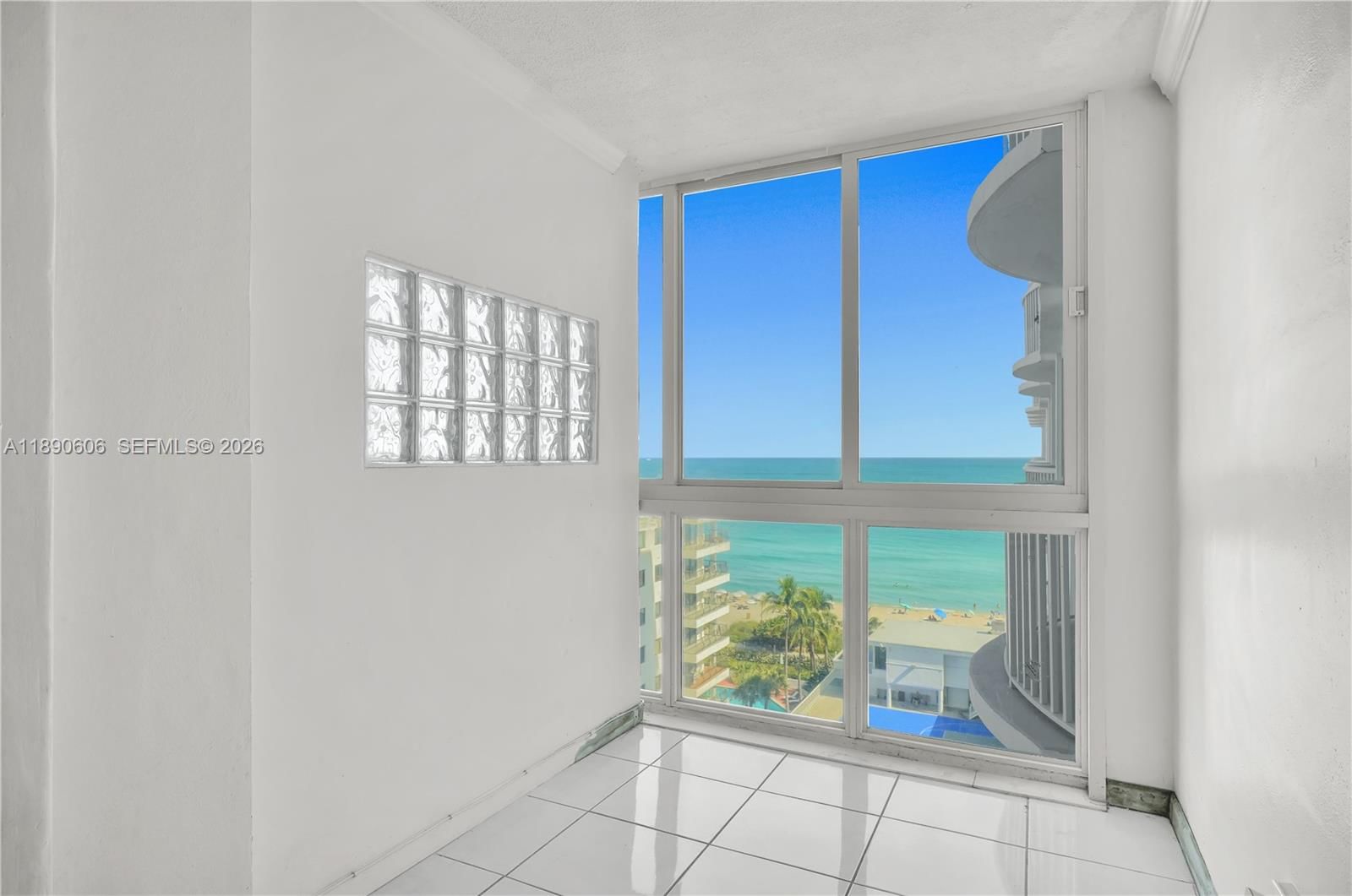 Real estate property located at 5401 Collins Ave #819, Miami-dade, The Carriage House Condo, Miami Beach, FL