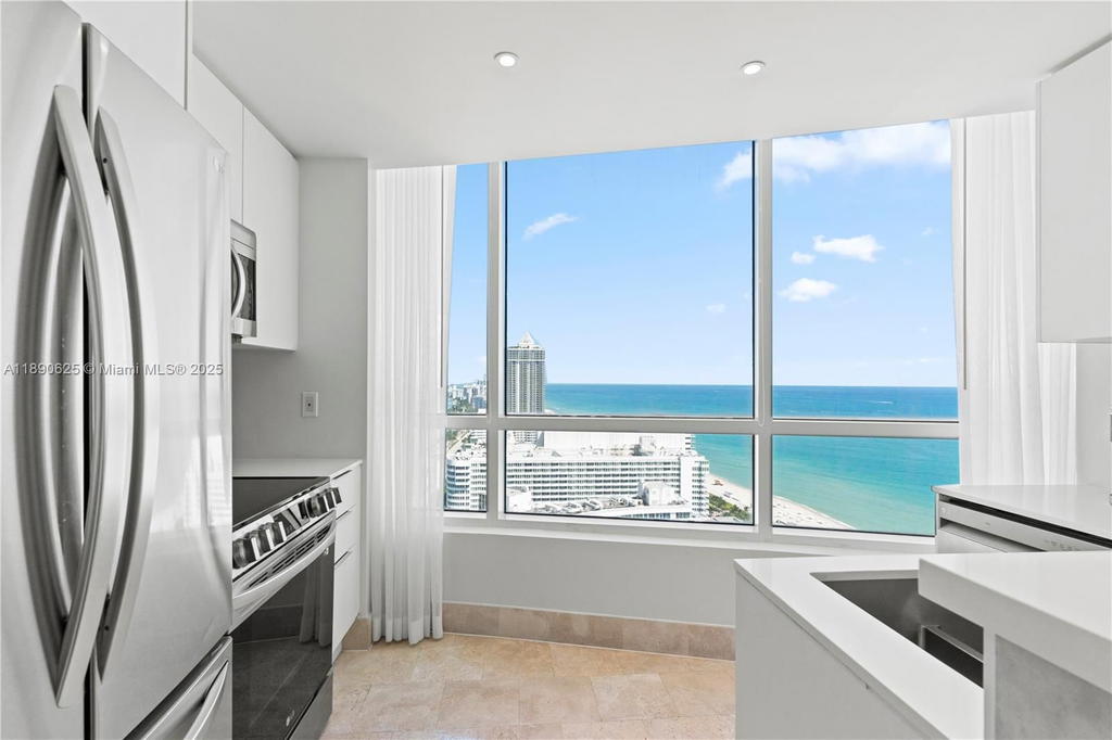 Real estate property located at 4401 Collins Ave #3003, Miami-dade, Fontainebleau Ii Condo, Miami Beach, FL