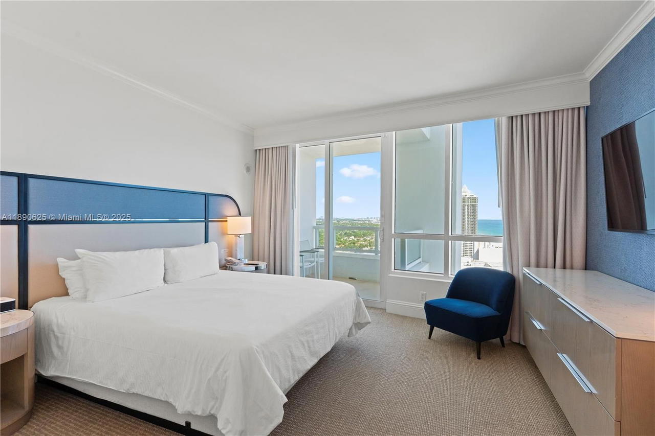 Real estate property located at 4401 Collins Ave #3003, Miami-dade, Fontainebleau Ii Condo, Miami Beach, FL