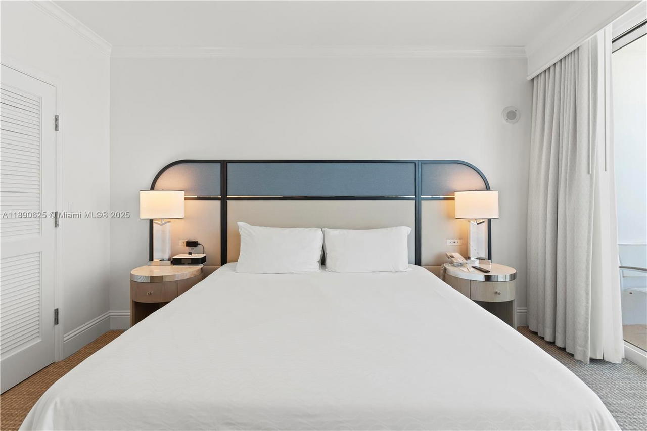 Real estate property located at 4401 Collins Ave #3003, Miami-dade, Fontainebleau Ii Condo, Miami Beach, FL