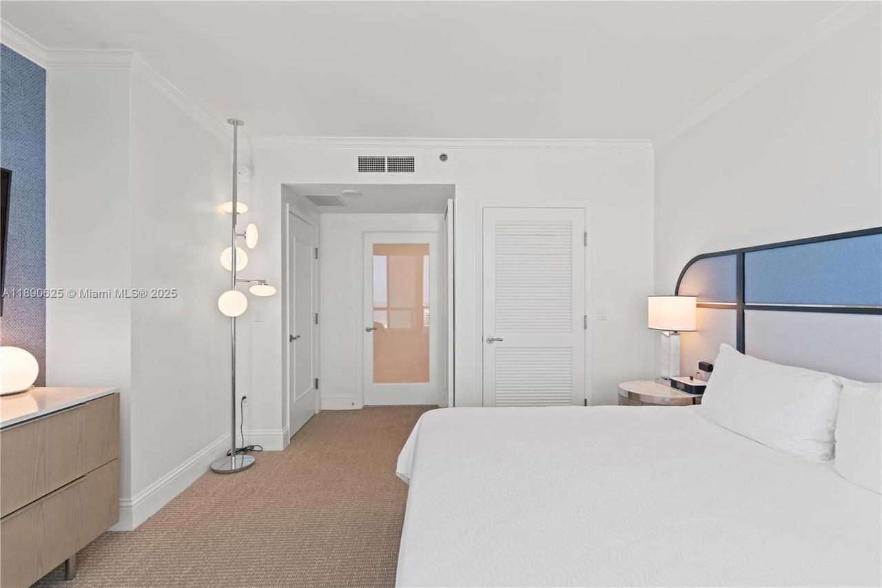 Real estate property located at 4401 Collins Ave #3003, Miami-dade, Fontainebleau Ii Condo, Miami Beach, FL