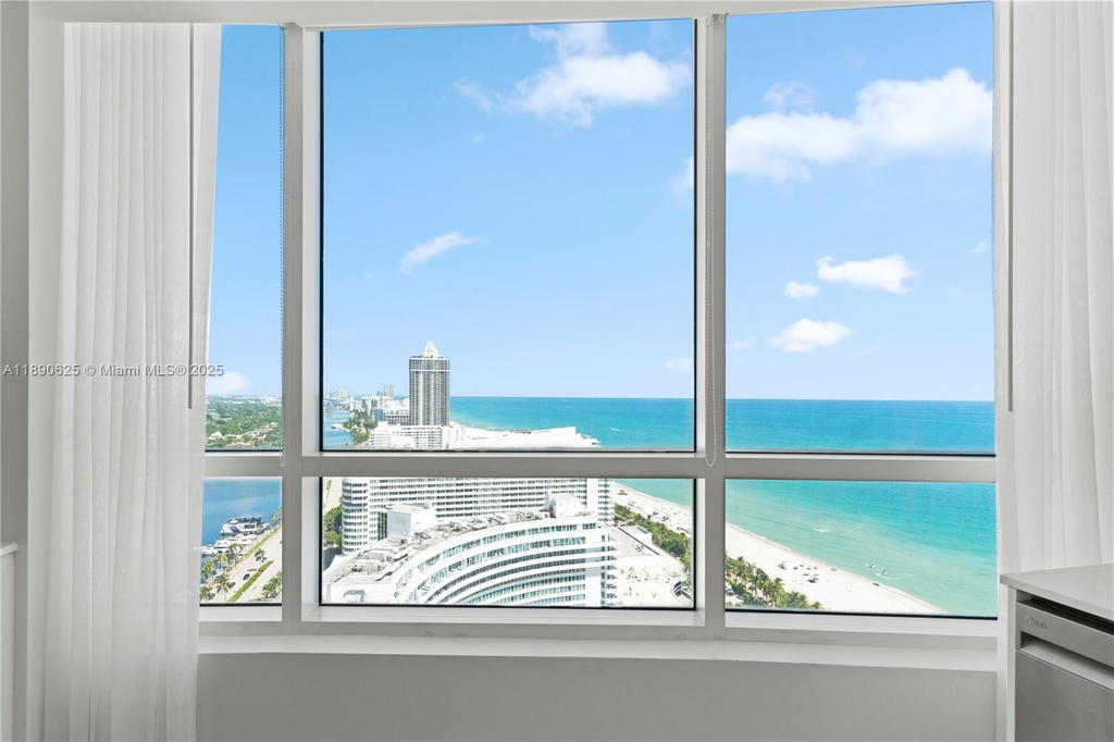 Real estate property located at 4401 Collins Ave #3003, Miami-dade, Fontainebleau Ii Condo, Miami Beach, FL