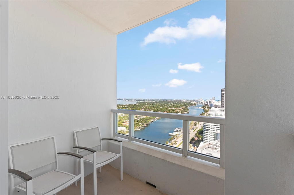 Real estate property located at 4401 Collins Ave #3003, Miami-dade, Fontainebleau Ii Condo, Miami Beach, FL