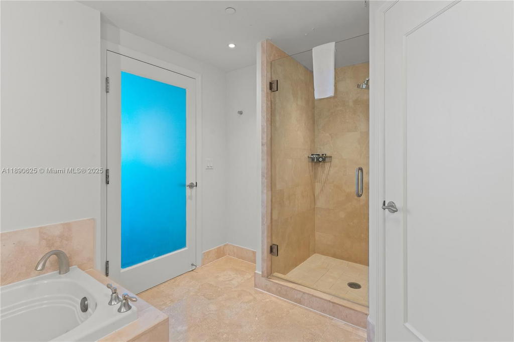 Real estate property located at 4401 Collins Ave #3003, Miami-dade, Fontainebleau Ii Condo, Miami Beach, FL