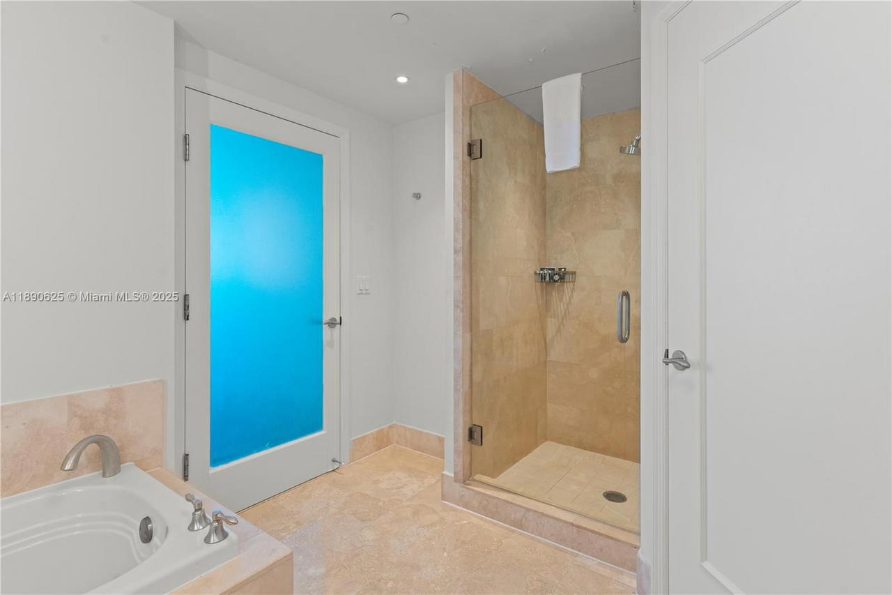 Real estate property located at 4401 Collins Ave #3003, Miami-dade, Fontainebleau Ii Condo, Miami Beach, FL