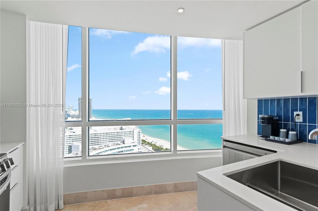 Real estate property located at 4401 Collins Ave #3003, Miami-dade, Fontainebleau Ii Condo, Miami Beach, FL