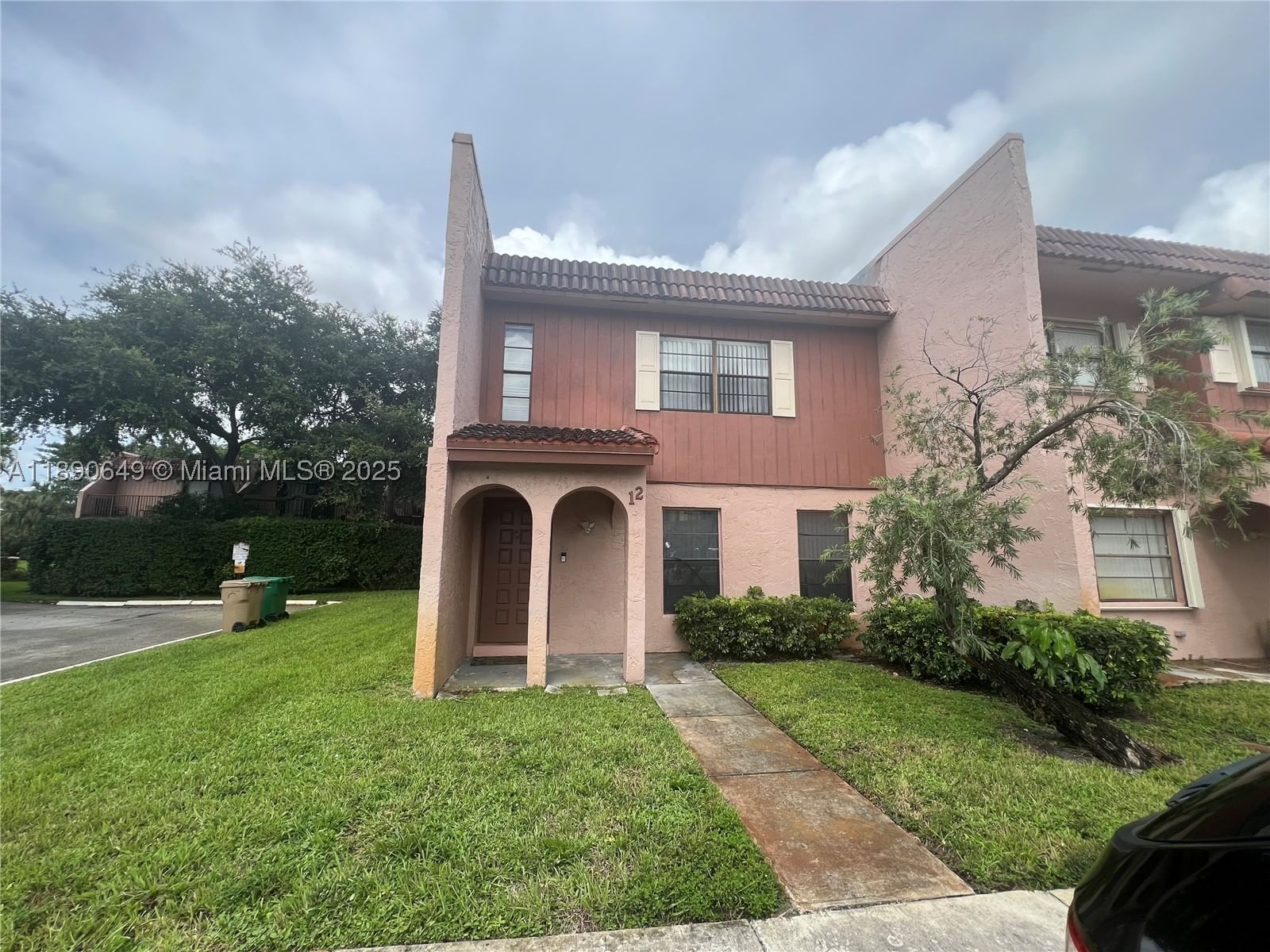 Real estate property located at 12 Madrid Ln #1-18, Broward, Valencia Village Condo Ph, Davie, FL