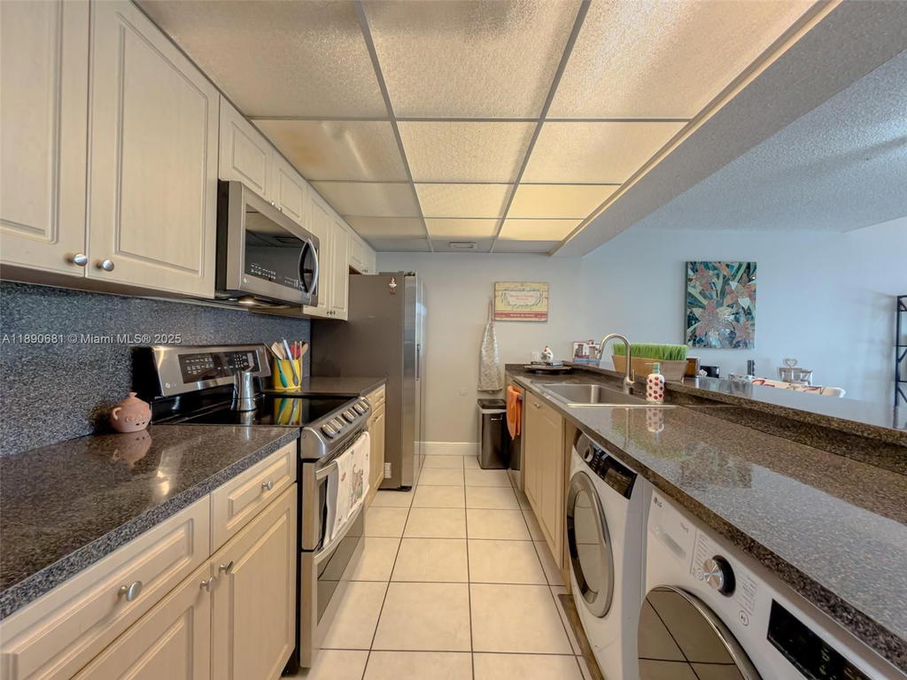 Real estate property located at 11225 16th Ct, Broward, Everglades Sugar & Land, Pembroke Pines, FL