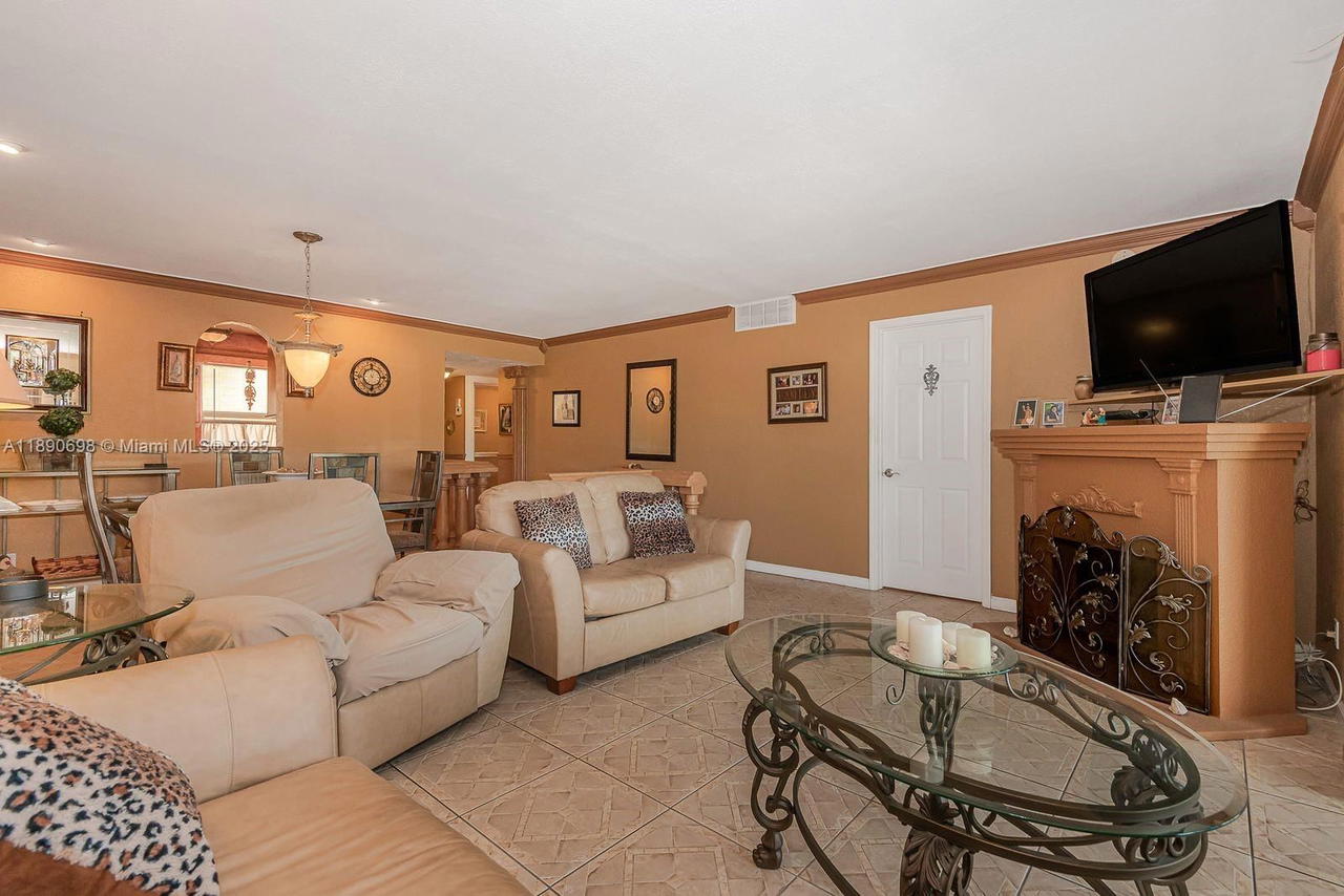 Real estate property located at 3990 42nd Ave #302, Broward, Topaz South Condo, Lauderdale Lakes, FL