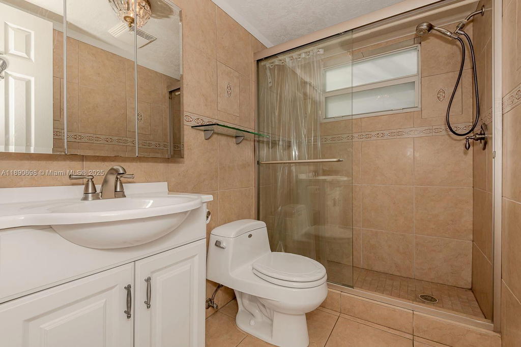 Real estate property located at 3990 42nd Ave #302, Broward, Topaz South Condo, Lauderdale Lakes, FL