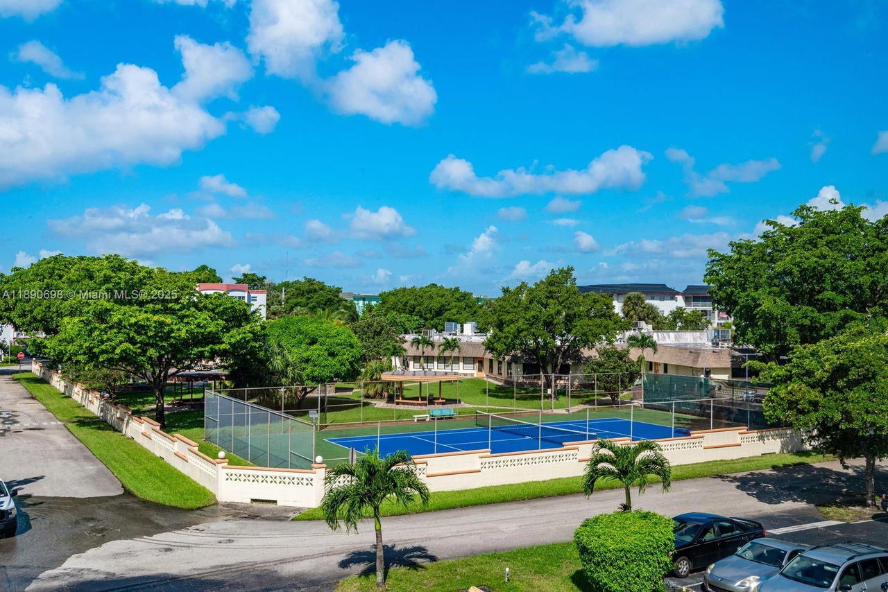 Real estate property located at 3990 42nd Ave #302, Broward, Topaz South Condo, Lauderdale Lakes, FL