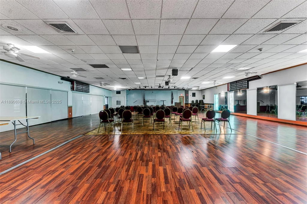 Real estate property located at 3990 42nd Ave #302, Broward, Topaz South Condo, Lauderdale Lakes, FL
