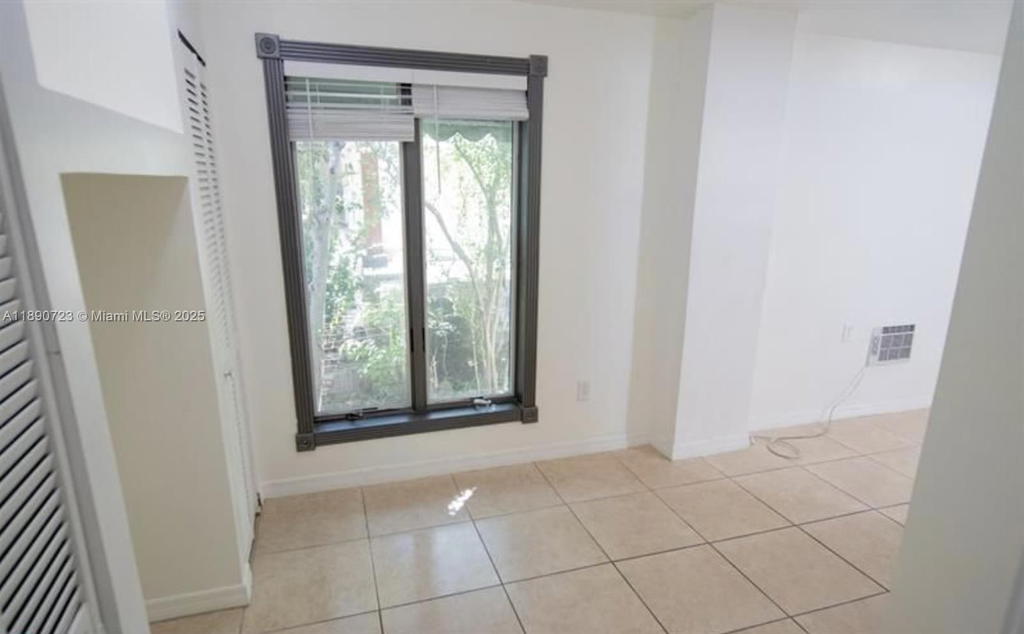 Real estate property located at 3050 Alton Rd, Miami-dade, Amd Plat Of Sunset Lake S, Miami Beach, FL