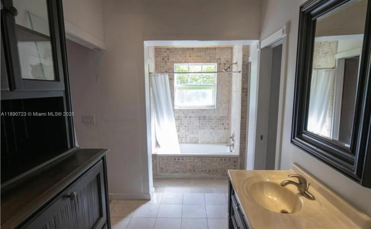 Real estate property located at 3050 Alton Rd, Miami-dade, Amd Plat Of Sunset Lake S, Miami Beach, FL