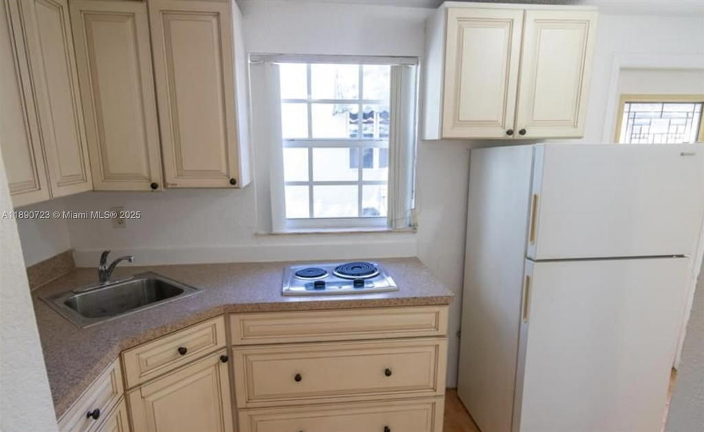Real estate property located at 3050 Alton Rd, Miami-dade, Amd Plat Of Sunset Lake S, Miami Beach, FL