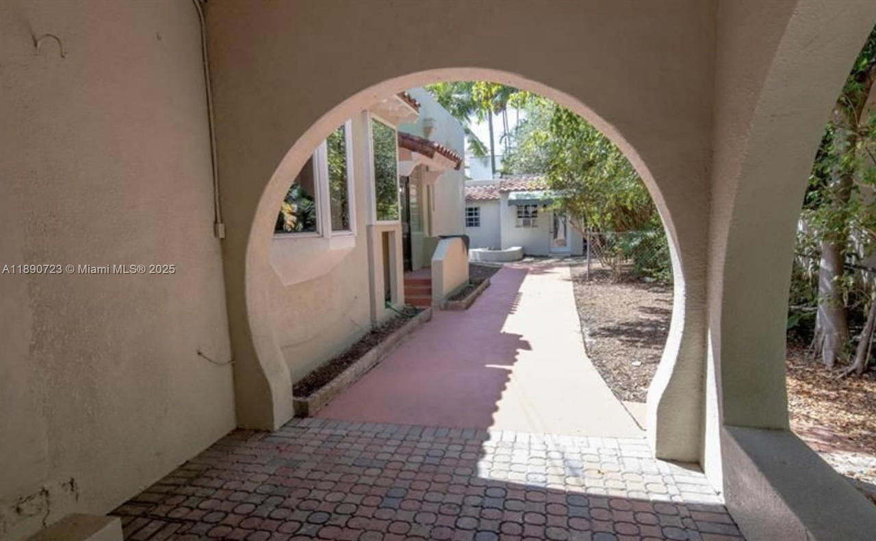 Real estate property located at 3050 Alton Rd, Miami-dade, Amd Plat Of Sunset Lake S, Miami Beach, FL