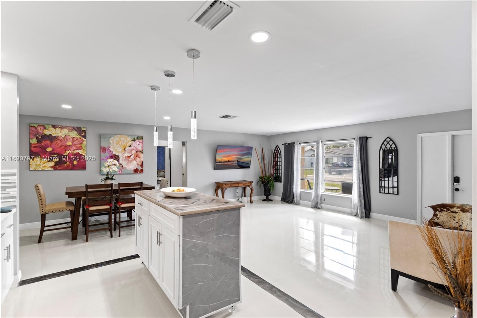 Real estate property located at 8517 57th Ct, Broward, Mainlands Of Tamarac Lake, Tamarac, FL