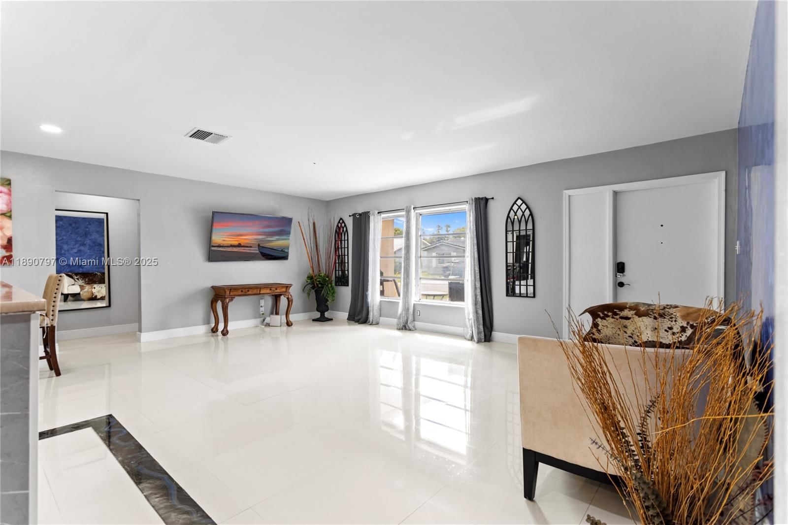 Real estate property located at 8517 57th Ct, Broward, Mainlands Of Tamarac Lake, Tamarac, FL