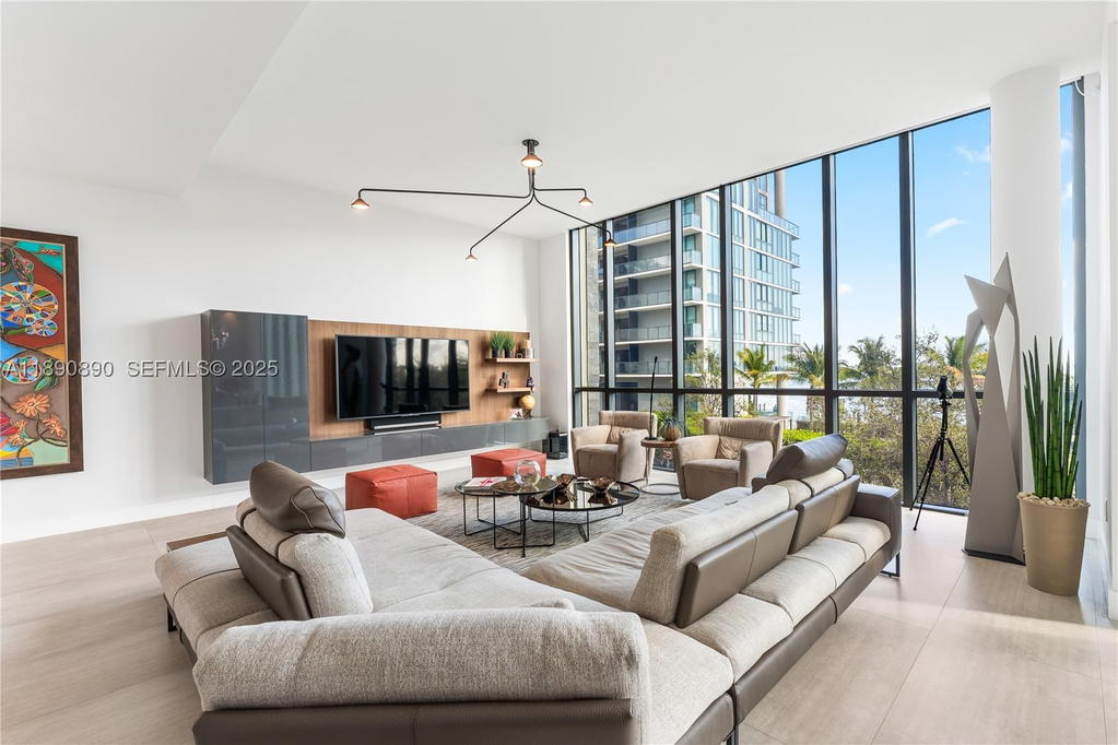 Real estate property located at 650 32nd St BH7, Miami-dade, Paraiso Bay *villa*, Miami, FL