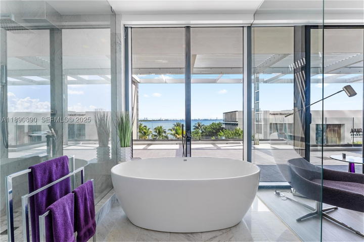 Real estate property located at 650 32nd St BH7, Miami-dade, Paraiso Bay *villa*, Miami, FL
