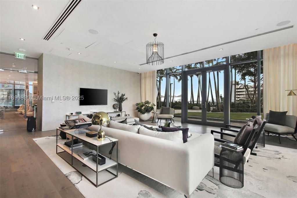 Real estate property located at 650 32nd St BH7, Miami-dade, Paraiso Bay *villa*, Miami, FL