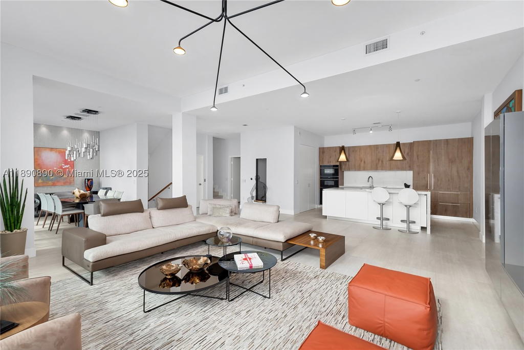 Real estate property located at 650 32nd St BH7, Miami-dade, Paraiso Bay *villa*, Miami, FL