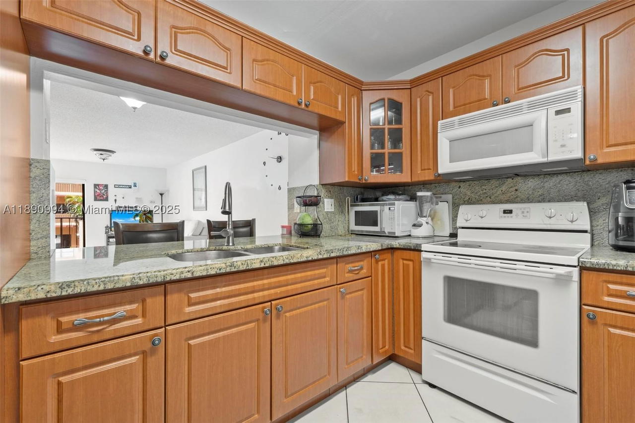 Real estate property located at 1800 54th St #109, Miami-dade, Westland Condo, Hialeah, FL