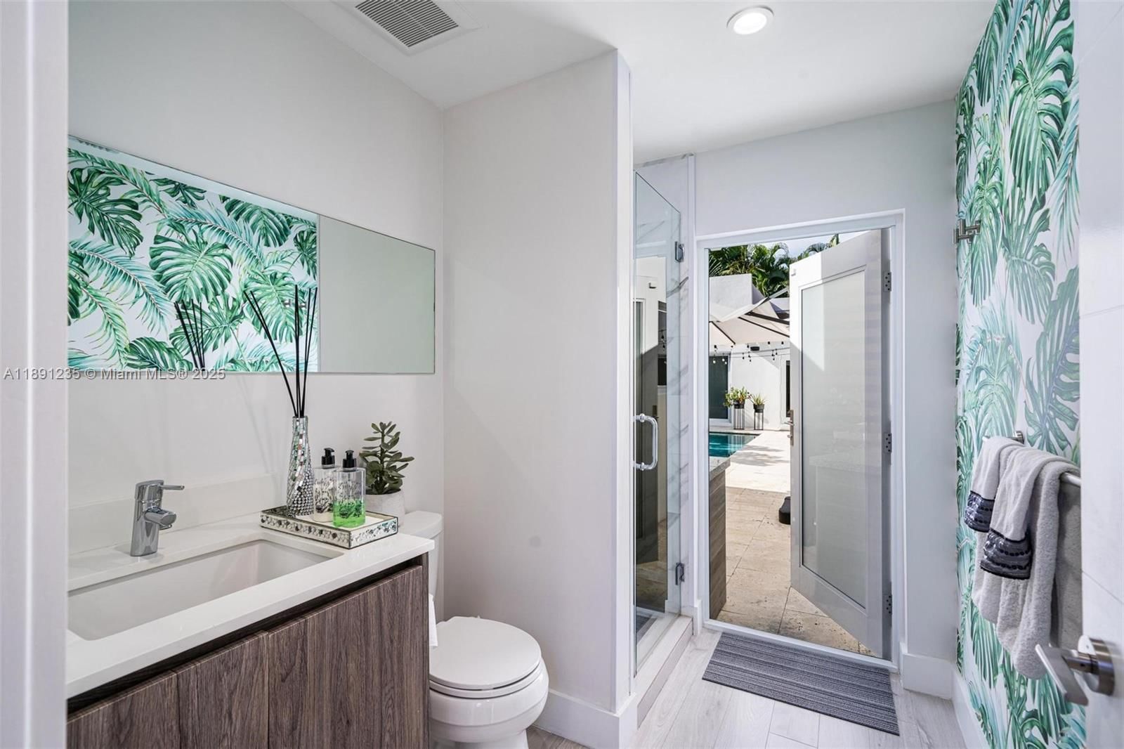 Real estate property located at 2437 25th Ter, Miami-dade, Stuart Terrace, Miami, FL