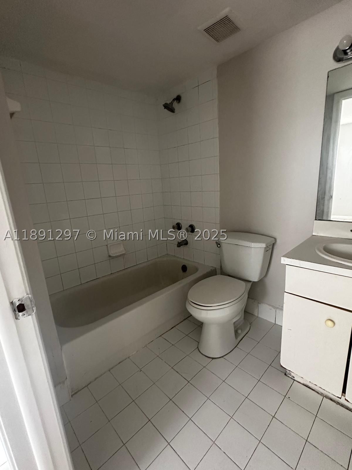Real estate property located at 2421 56th Ave #2-102, Broward, Villas At Circles Edge Co, Lauderhill, FL